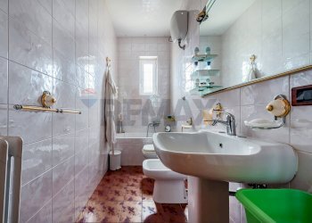 Bagno - Villa Strada statale  96
 
115+496, Modugno - photo 4