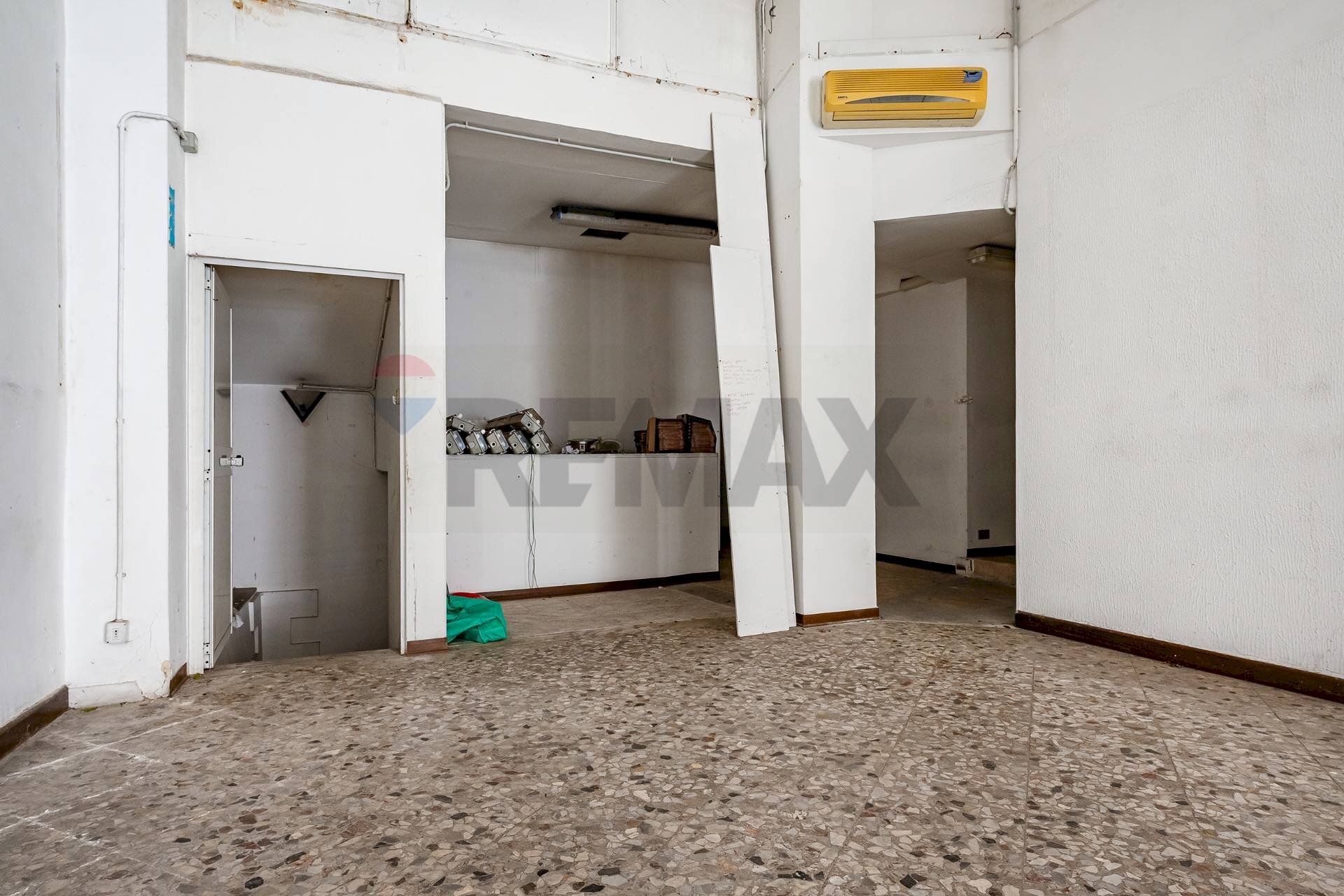 Stanza vuota - Locale Commerciale Via Giuseppe Re David
 
177, Bari - foto 3