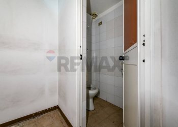 Bagno - Commercial Premises Via Giuseppe Re David
177, Bari - photo 6