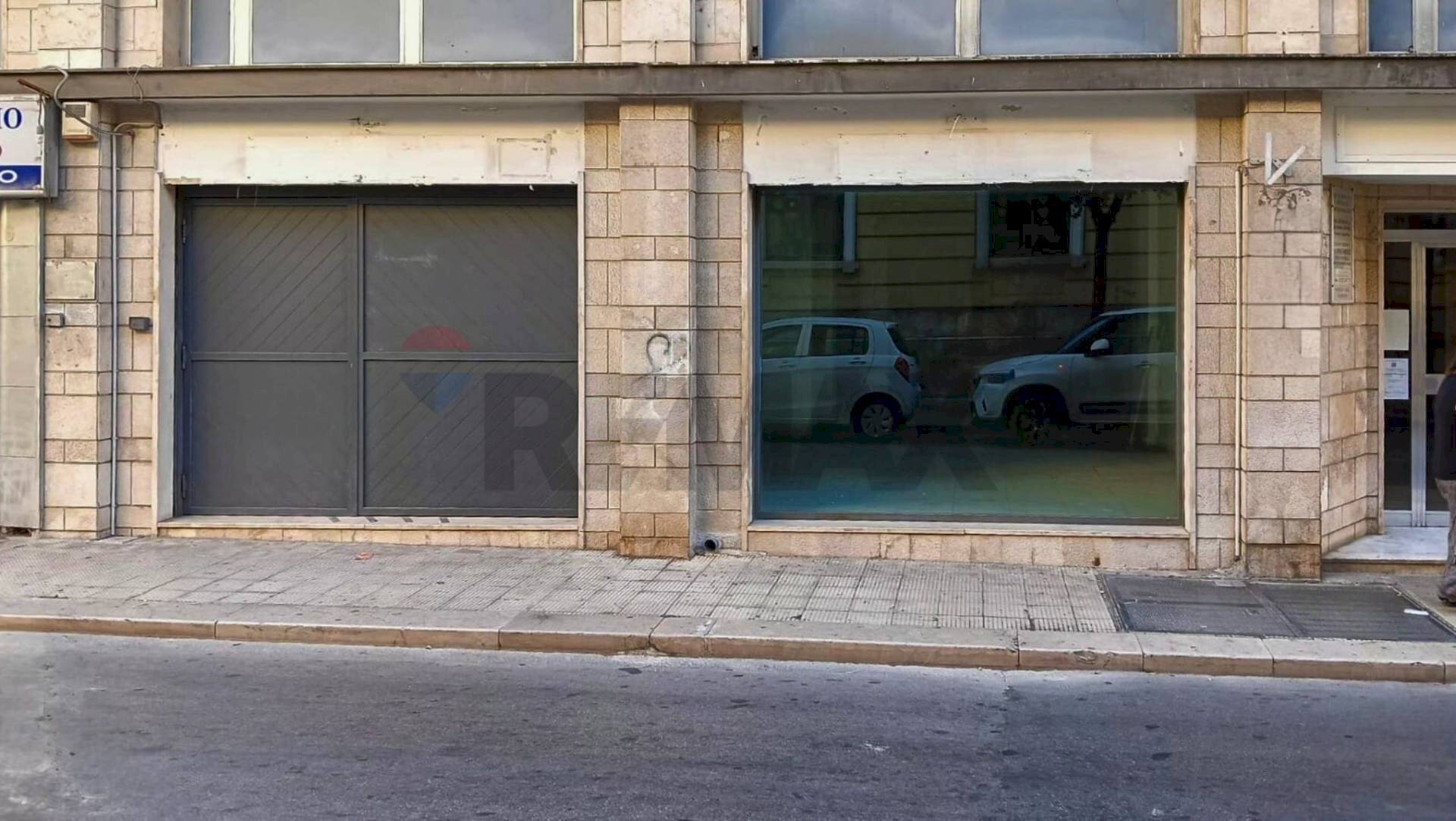 Edificio all\'aperto - Commercial Premises Via Bari
 
8-10, Molfetta - photo 1