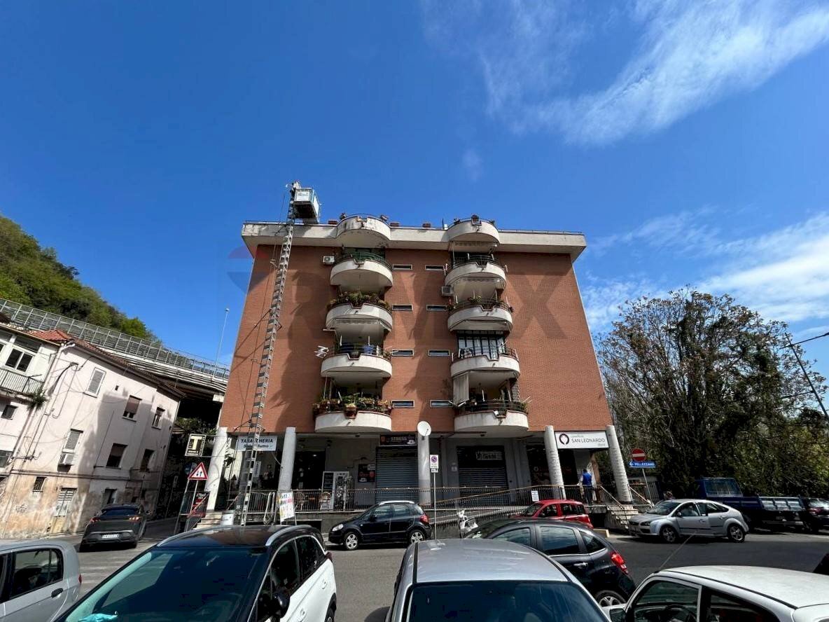 Edificio all\'aperto - Locale Commerciale Piazza Onofrio Coppola
 
6, Salerno - foto 1