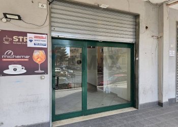 Edificio all\'aperto - Locale Commerciale Piazza Onofrio Coppola
 
6, Salerno - foto 5