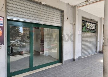 Edificio all\'aperto - Locale Commerciale Piazza Onofrio Coppola
 
6, Salerno - foto 9