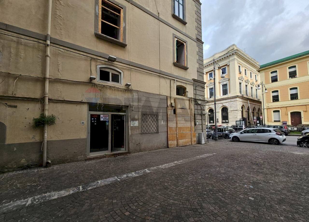 Edificio all\'aperto - Commercial Premises Via Alfredo De Marsico
 
9, Salerno - photo 1
