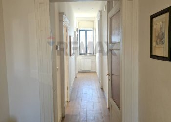 Hall / corridoio - Appartamento Lungomare Trieste
 
112, Salerno - foto 9