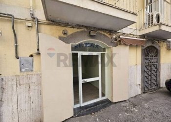 Terrazza - Locale Commerciale Piazza Matteo Luciani
41, Salerno - foto 1