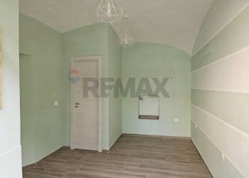 Stanza vuota - Locale Commerciale Piazza Matteo Luciani
41, Salerno - foto 17