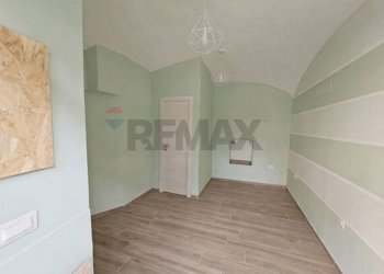 Stanza vuota - Locale Commerciale Piazza Matteo Luciani
41, Salerno - foto 19