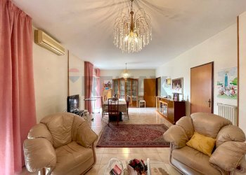 Sala da pranzo - Trilocale via Rimembranze
 
70, Mineo - foto 9