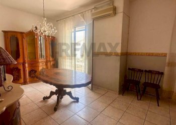 Sala da pranzo - Quadrilocale Via dei tulipani
 
2, Acireale - foto 1