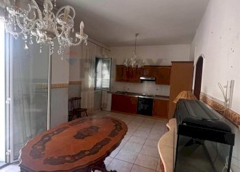 Sala da pranzo - Quadrilocale Via dei tulipani
 
2, Acireale - foto 4