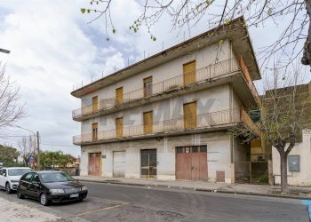 Edificio all\'aperto - Casa indipendente via Tenente Nicola Maugeri
 
5, Aci Sant'Antonio - foto 2