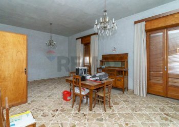 Sala da pranzo - Casa indipendente via Tenente Nicola Maugeri
 
5, Aci Sant'Antonio - foto 17