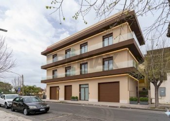 Edificio all\'aperto (rendering generato da IA) - Casa indipendente via Tenente Nicola Maugeri
 
5, Aci Sant'Antonio - foto 1