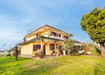 Casa all\'aperto - Villa Via Ugo Foscolo
 
21, Cerro al Lambro - foto 2