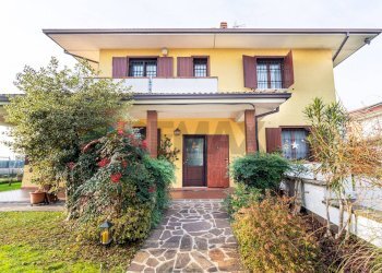 Casa all\'aperto - Villa Via Ugo Foscolo
 
21, Cerro al Lambro - foto 5