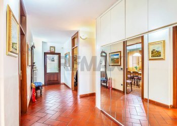 Hall / corridoio - Villa Via Ugo Foscolo
 
21, Cerro al Lambro - foto 10