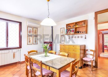 Sala da pranzo - Villa Via Ugo Foscolo
 
21, Cerro al Lambro - foto 13