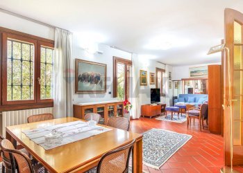 Sala da pranzo - Villa Via Ugo Foscolo
 
21, Cerro al Lambro - foto 14