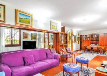 Sala da pranzo - Villa Via Ugo Foscolo
 
21, Cerro al Lambro - foto 17