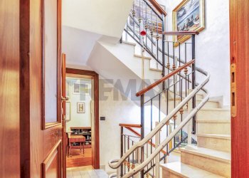 Scale - Villa Via Ugo Foscolo
 
21, Cerro al Lambro - foto 24