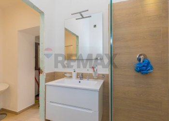 Bagno - Three-room apartment Ronco del ritiro
12, Siracusa - photo 13
