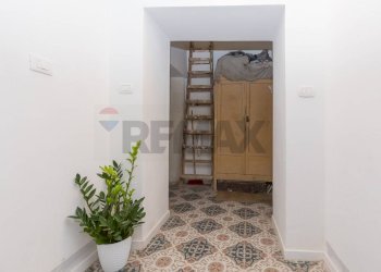 Hall / corridoio - Three-room apartment Ronco del ritiro
12, Siracusa - photo 17
