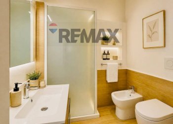 Bagno - Three-room apartment Ronco del ritiro
12, Siracusa - photo 22