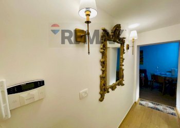 Hall / corridoio - Three-room apartment Ronco del ritiro
12, Siracusa - photo 23