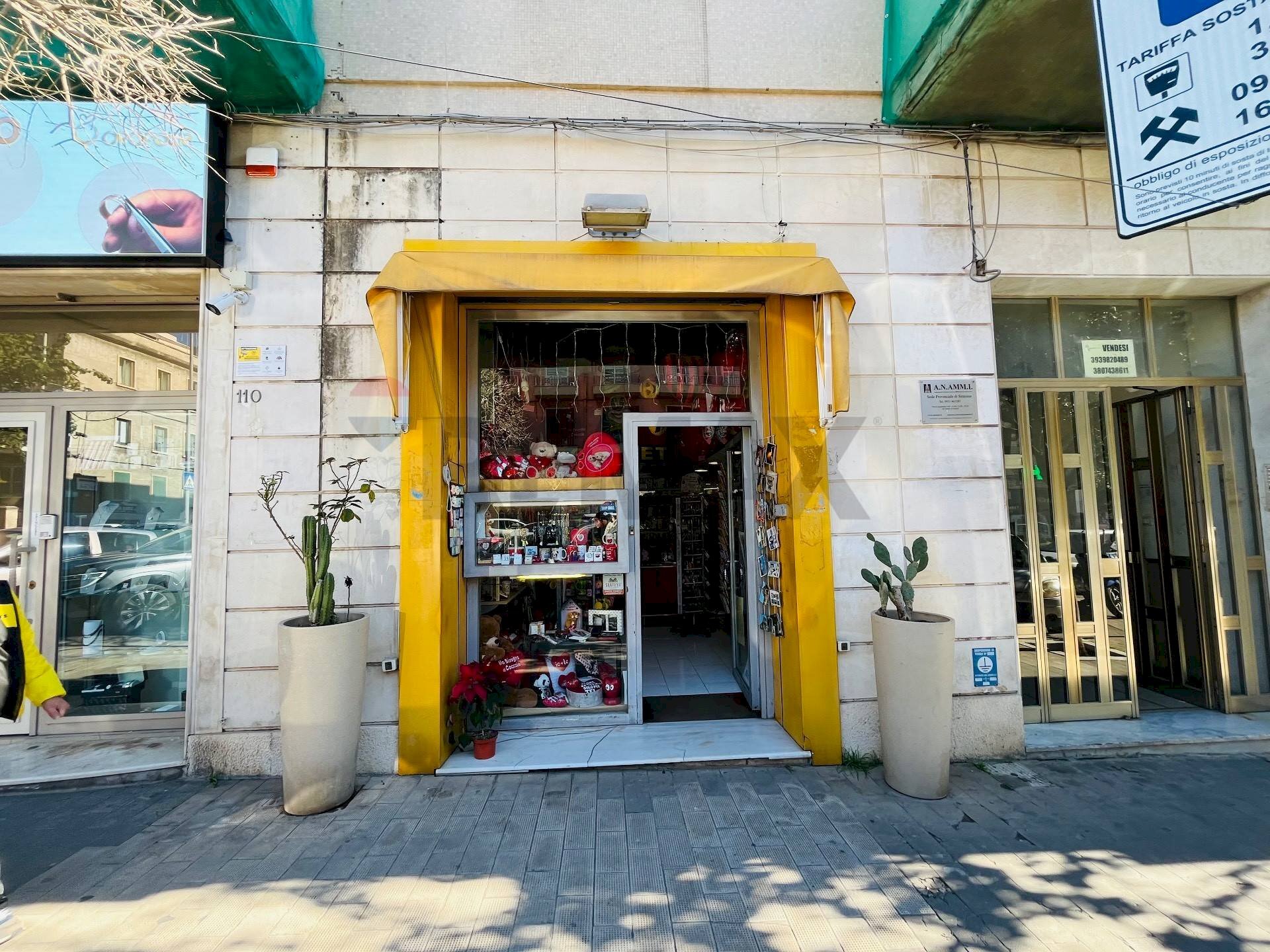 Edificio all\'aperto - Locale Commerciale CORSO GELONE
 
108, Siracusa - foto 1