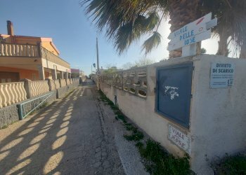 Edificio all\'aperto - Villa Viale delle Rose, Pachino - foto 1