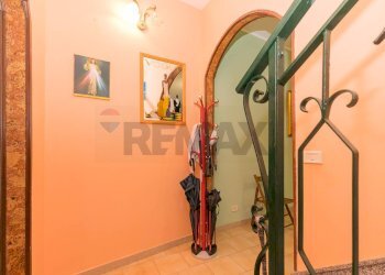 Hall / corridoio - Independent house Sortino - photo 3