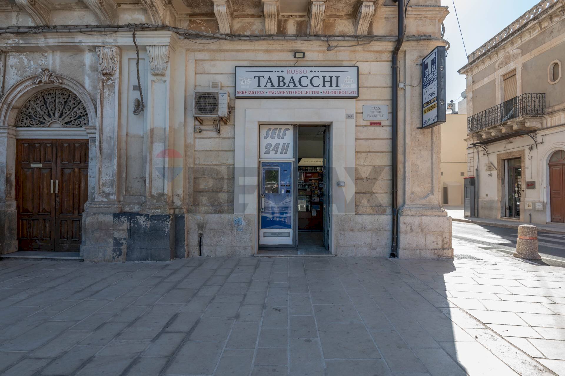Edificio all\'aperto - Attività Commerciale Piazza Vittorio Emanuele
 
63, Pachino - foto 1
