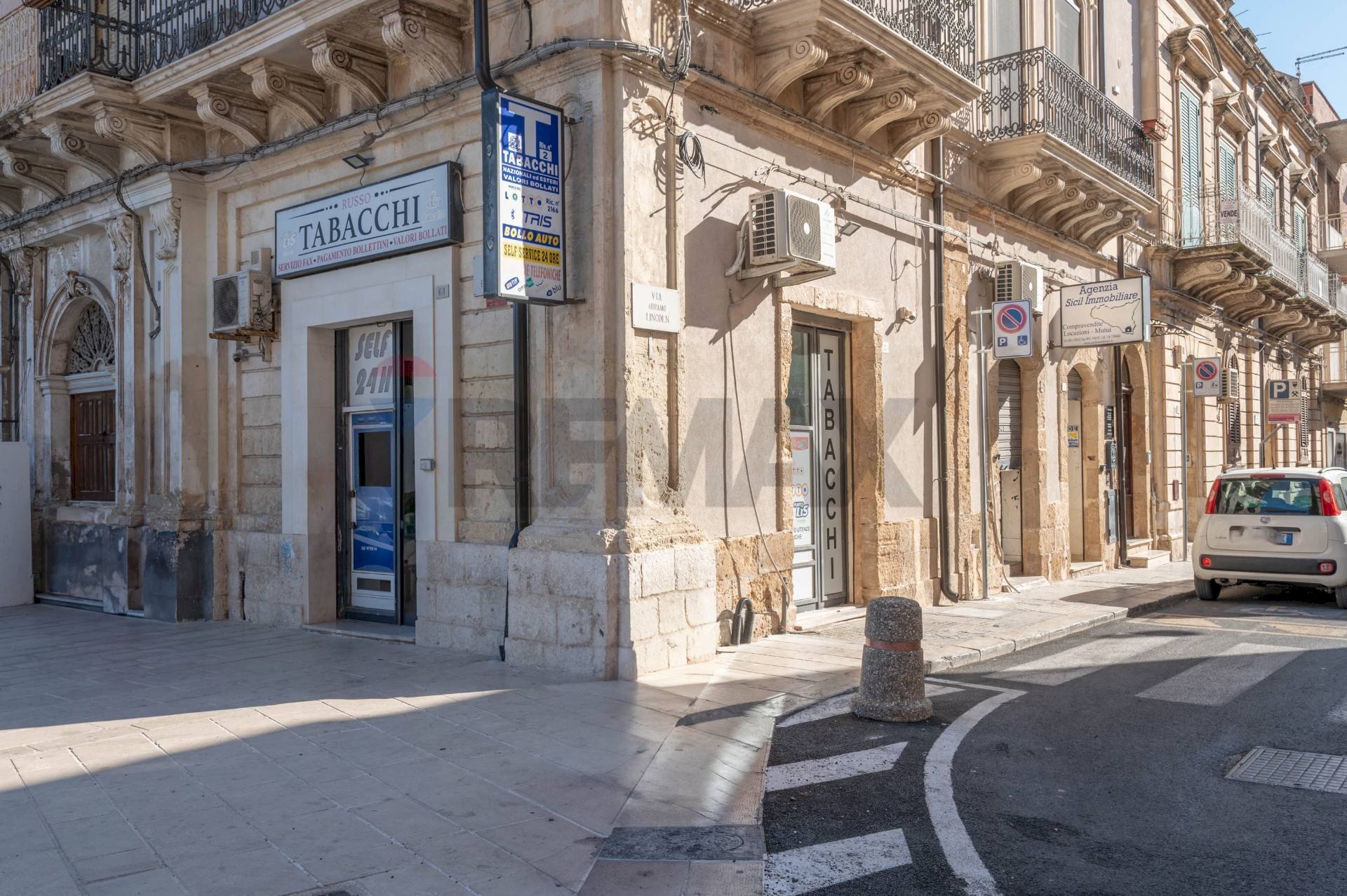 Edificio all\'aperto - Attività Commerciale Piazza Vittorio Emanuele
 
63, Pachino - foto 3