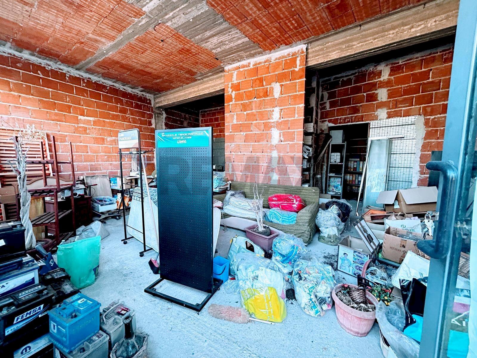 Palestra - Locale Commerciale VIA C. COLOMBO
 
SN, Priolo Gargallo - foto 2