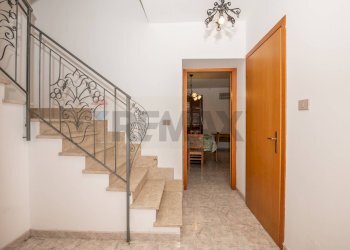 Scale - Independent house Piazza Umberto I
 
31, Melilli - photo 26