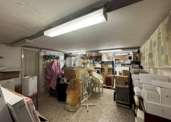 Dispensa di stoccaggio - Negozio Via Siracusa
 
44, Francofonte - foto 14