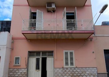 Edificio all\'aperto - Independent house via Massimo D'Azeglio
 
121, Pachino - photo 2