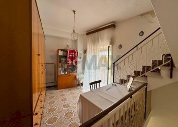 scala al piano primo - Independent house Via Risorgimento
 
14, Melilli - photo 9