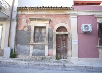 Edificio all\'aperto - Casa indipendente via Agostino De Pretis
 
64, Canicattini Bagni - foto 1