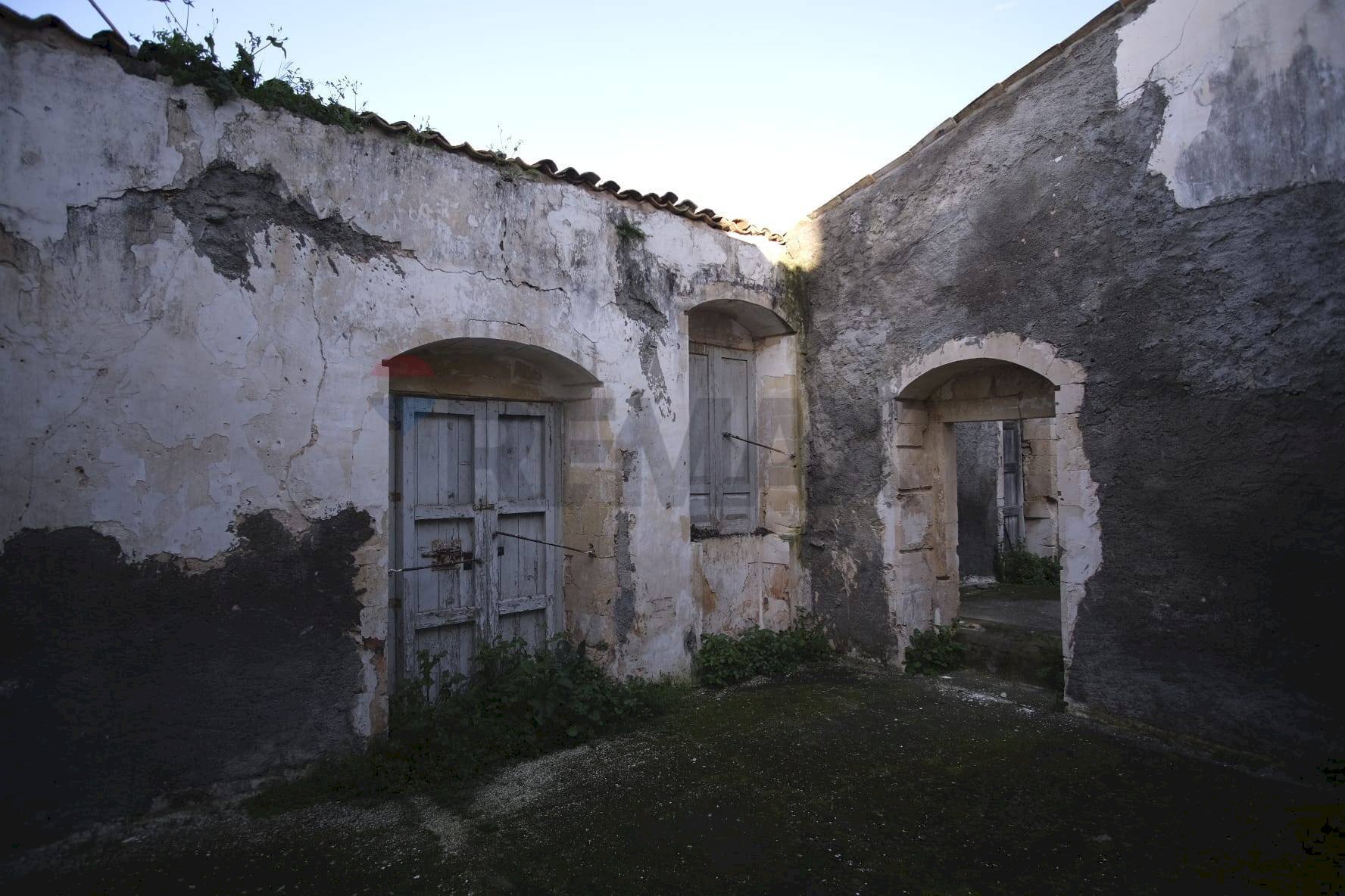 Casa all\'aperto - Casa indipendente via Principessa Iolanda
 
171, Canicattini Bagni - foto 1