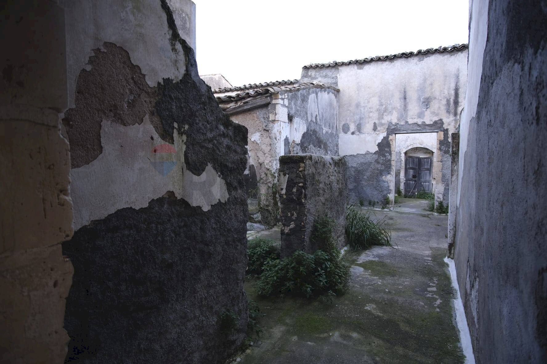 Edificio all\'aperto - Casa indipendente via Principessa Iolanda
173, Canicattini Bagni - foto 3