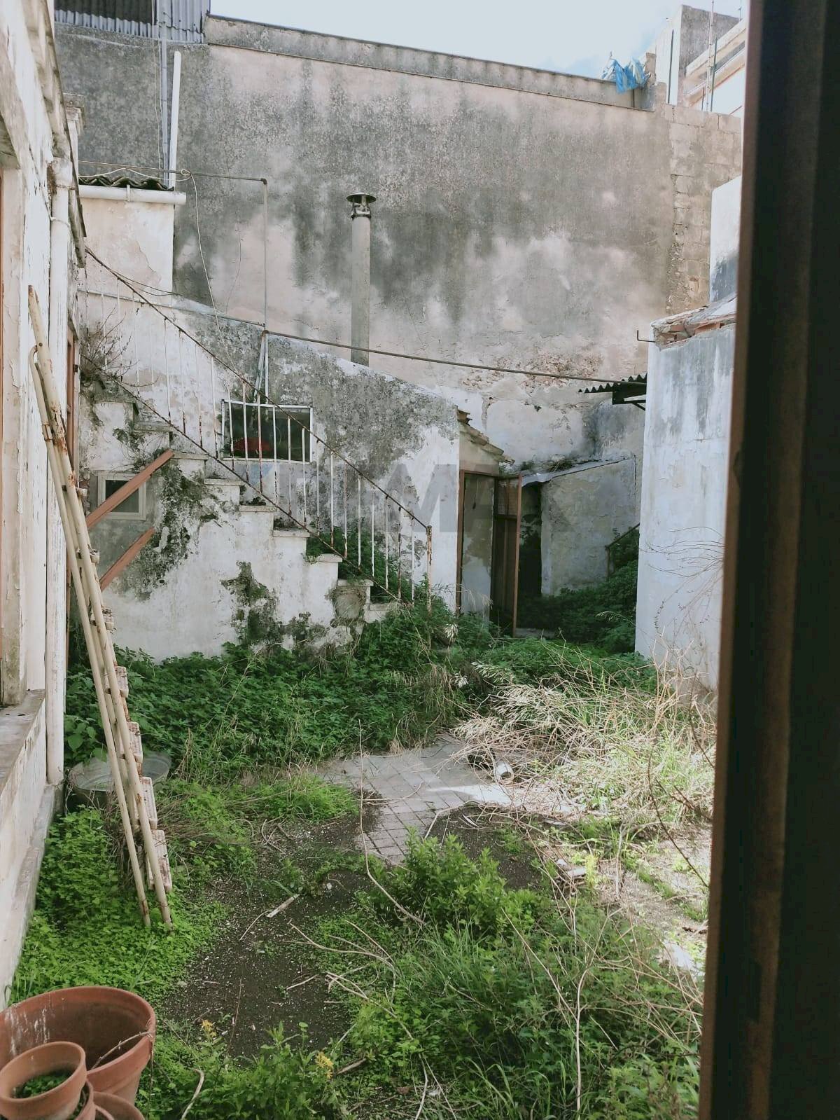 Giardino - Casa indipendente via Vittorio Emanuele III
 
463, Canicattini Bagni - foto 1