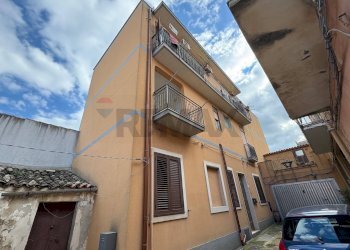 Edificio all\'aperto - Quadrilocale RONCO ELISABETTA
 
2, Ferla - foto 1