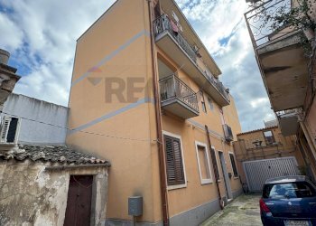 Edificio all\'aperto - Quadrilocale RONCO ELISABETTA
 
2, Ferla - foto 2