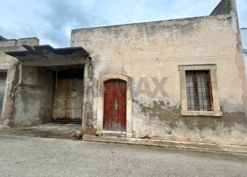 Casa all\'aperto - Ufficio Via Siena
2/4, Avola - foto 1