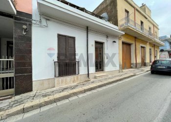 Edificio all\'aperto - Casa indipendente via Marsala
 
93, Pachino - foto 1