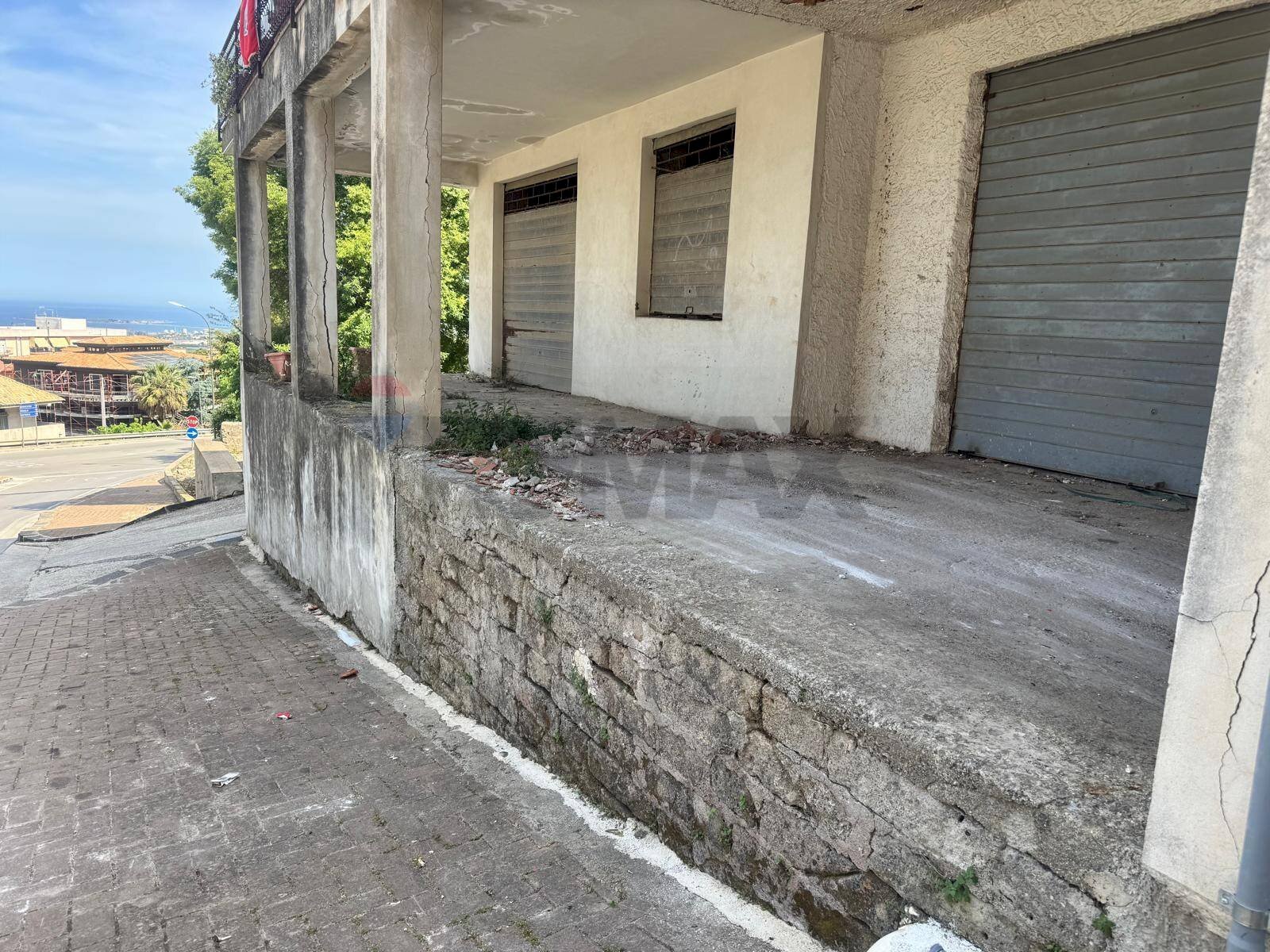 Esterno - Box Via San Giovanni
 
7/9/11, Melilli - foto 1