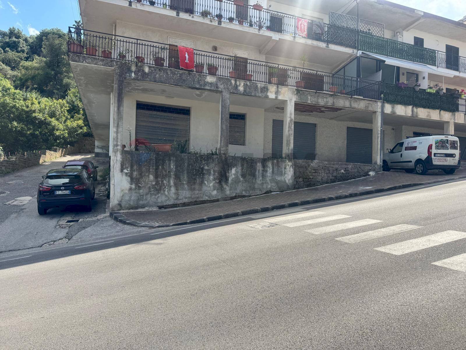 Esterno - Box Via San Giovanni
 
7/9/11, Melilli - foto 2