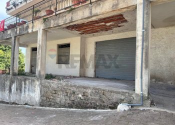 Esterno - Box Via San Giovanni
 
7/9/11, Melilli - foto 3